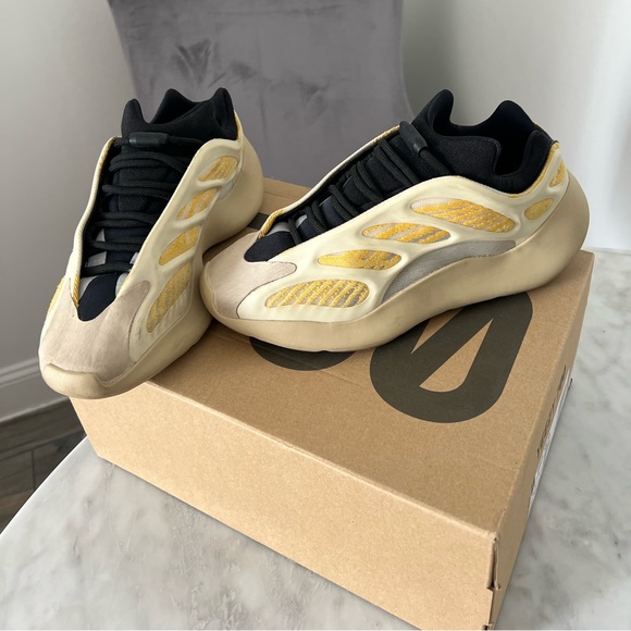 Yeezy Shoes - Adidas Yeezy 700 V3 Safflower Sneakers Size 6.5